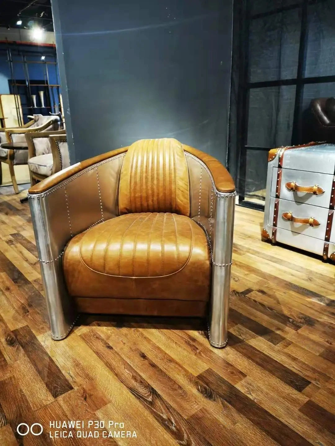 American Vintage Distressed Leather Armchair Hotel Sofa Accent Chair Aluminium Armrest Loft Aviation Chairs Aviation Furniture