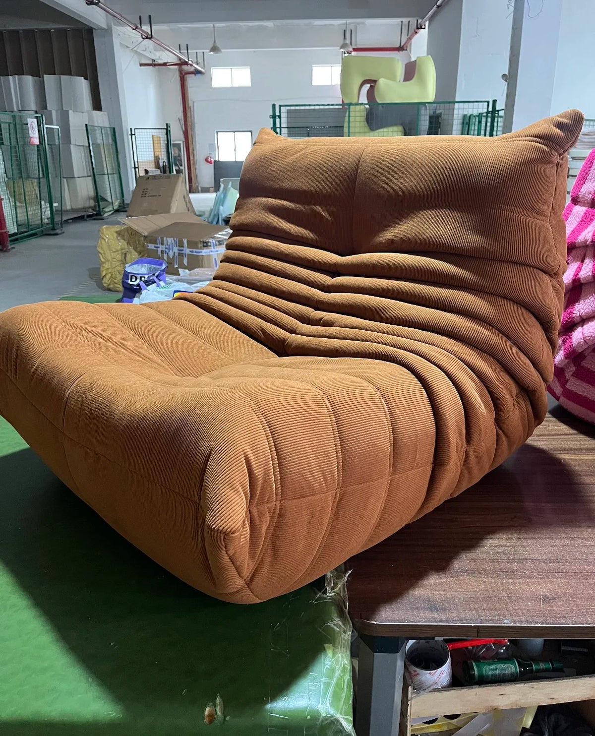 All the caterpillars you want are here. It's so comfortable to lie on the sofa after taking a shower. Everyone will fall in love