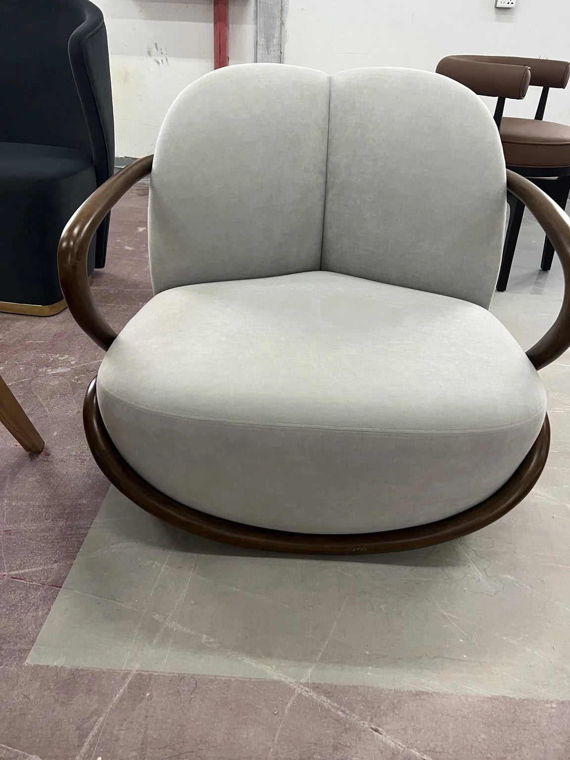 Modern living room furniture, high quality solid walnut lounge chair, high elastic sponge armchair