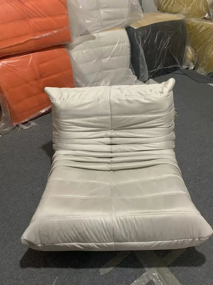 All the caterpillars you want are here. It's so comfortable to lie on the sofa after taking a shower. Everyone will fall in love