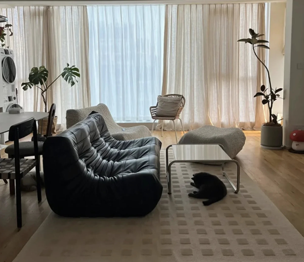 Genuine leather caterpillar sofa, fashionable, luxurious, high-end and atmospheric, can be used in living rooms, hotels, bedroom