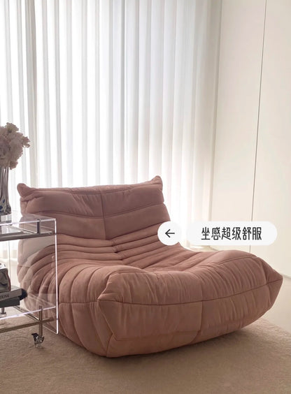 All the caterpillars you want are here. It's so comfortable to lie on the sofa after taking a shower. Everyone will fall in love