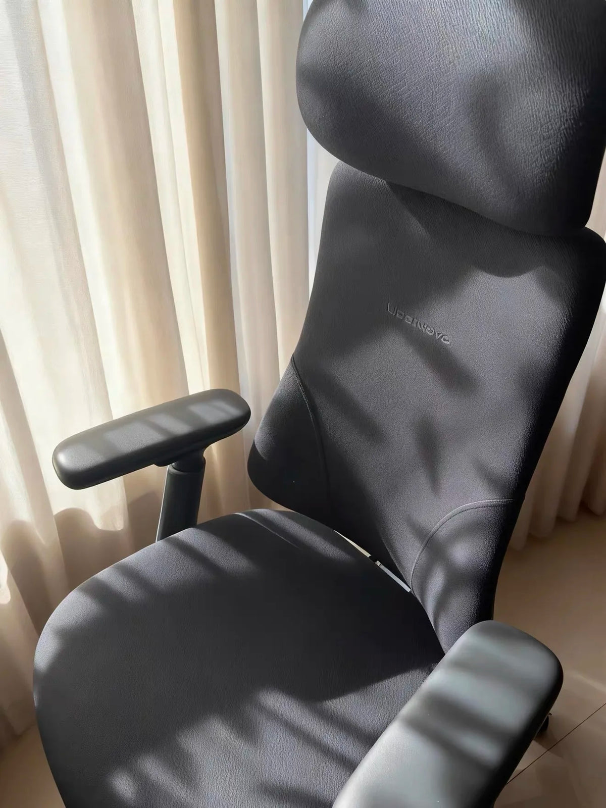 LiberNovo Omni Dynamic Ergonomic Chair Game Chair, Dynamic Ergonomic Chair, Computer Chair with Battery