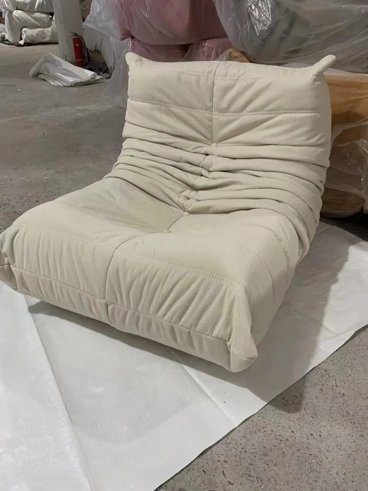 Single seat caterpillar sofa, stylish and luxurious, suitable for use in living rooms, bedrooms, hotels, and shopping malls