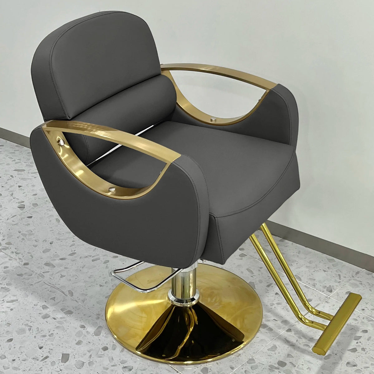 Shop Modern Barber Chair Design Nordic Luxury Chic Barber Chair Slim Style Krzesło Fryzjerskie Salon Furniture