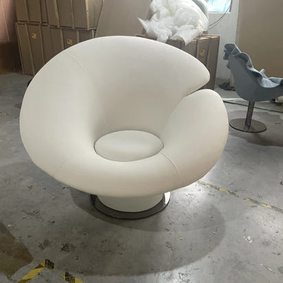 Minimalist designer fiberglass special-shaped calla lily flower chair model room living room lobby reception leisure sofa