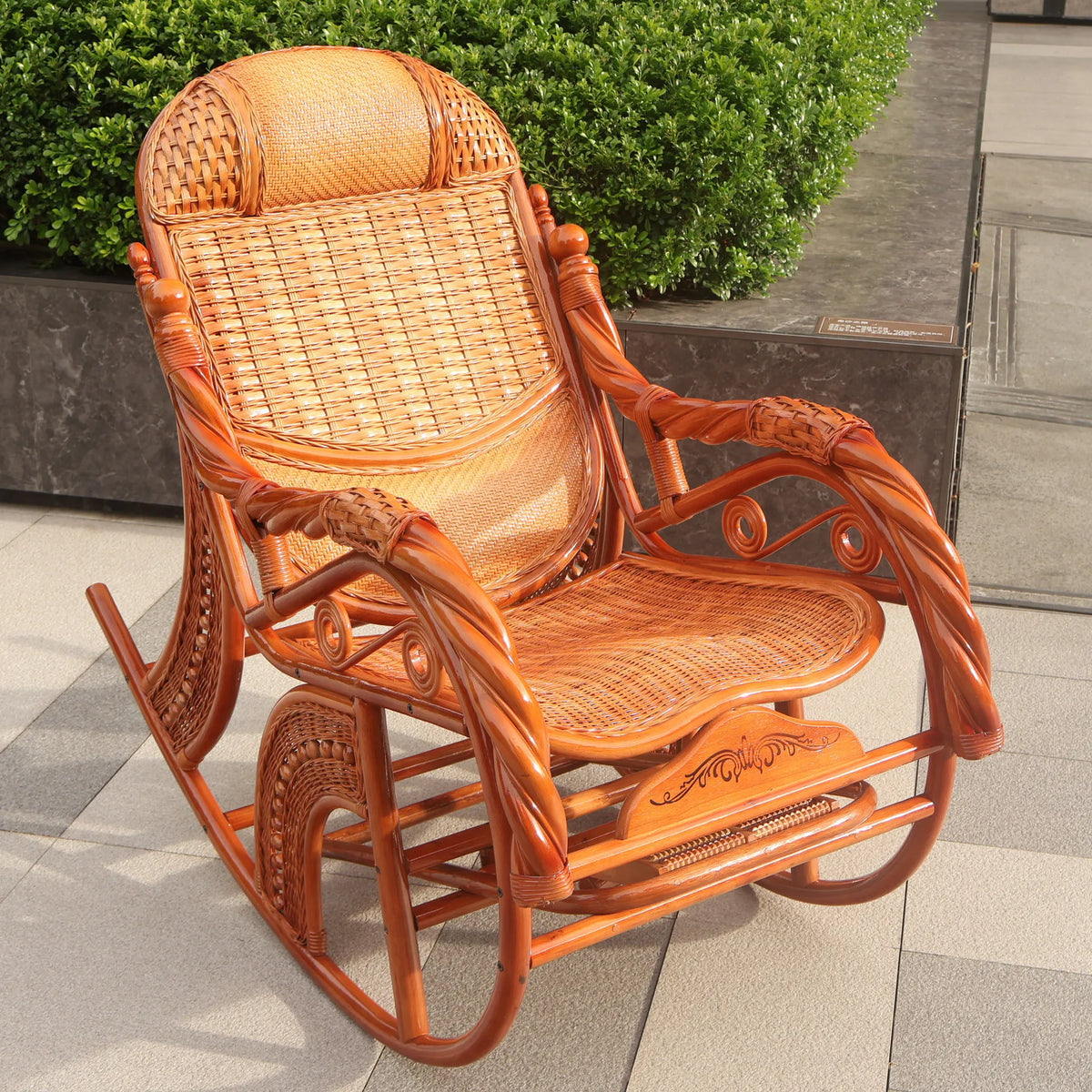 Manufacturers supply adult bedrooms, elderly rocking chairs, real rattan leisure balcony recliners