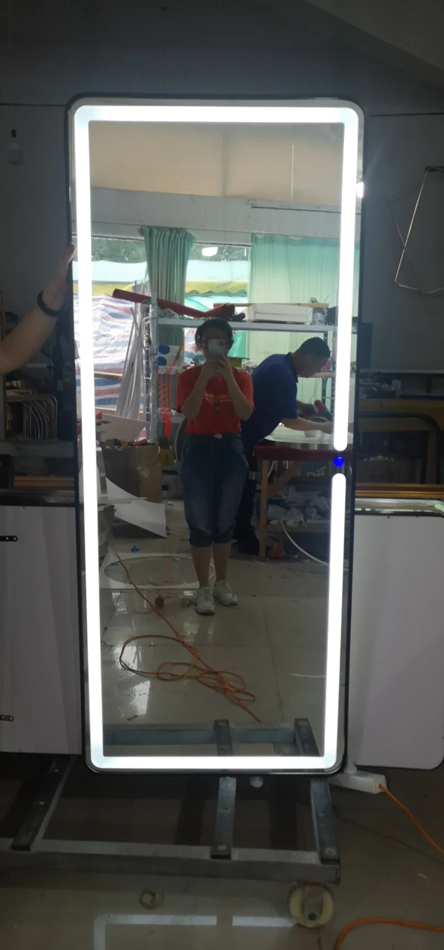 Hot Selling Customized Hairdresser Salon Mirrors Barber Station Smart Glass Touch Screen Mirror With Led Light