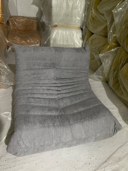 All the caterpillars you want are here. It's so comfortable to lie on the sofa after taking a shower. Everyone will fall in love