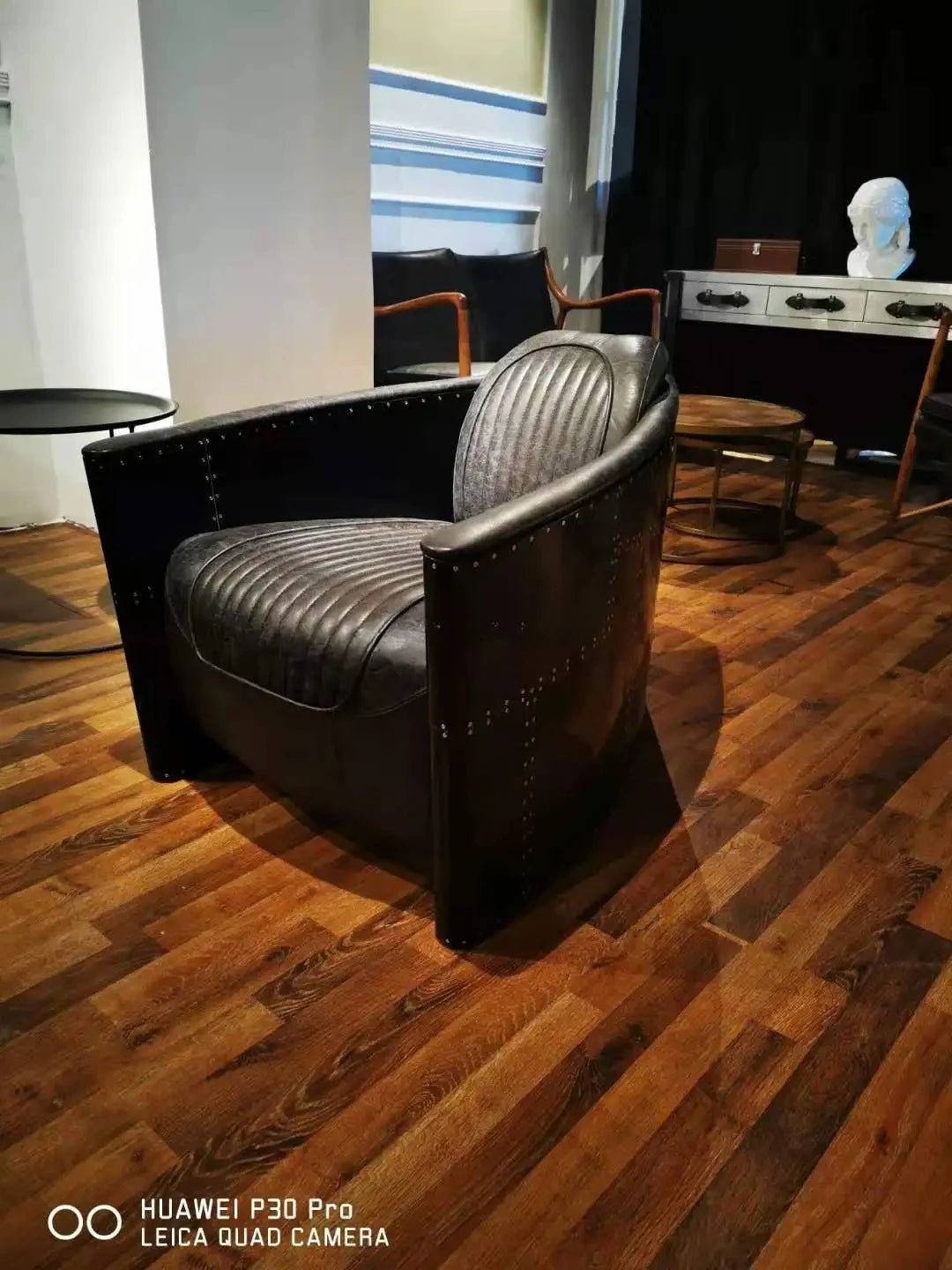 American Vintage Distressed Leather Armchair Hotel Sofa Accent Chair Aluminium Armrest Loft Aviation Chairs Aviation Furniture