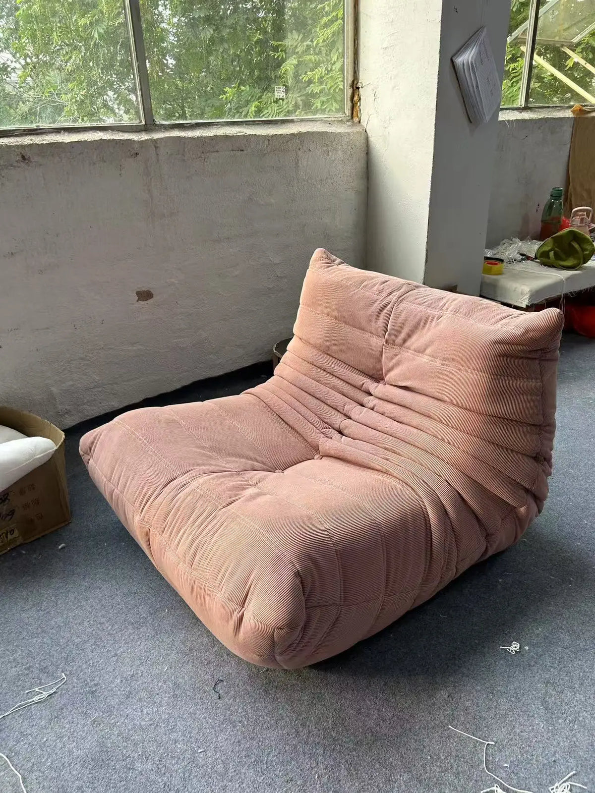 All the caterpillars you want are here. It's so comfortable to lie on the sofa after taking a shower. Everyone will fall in love