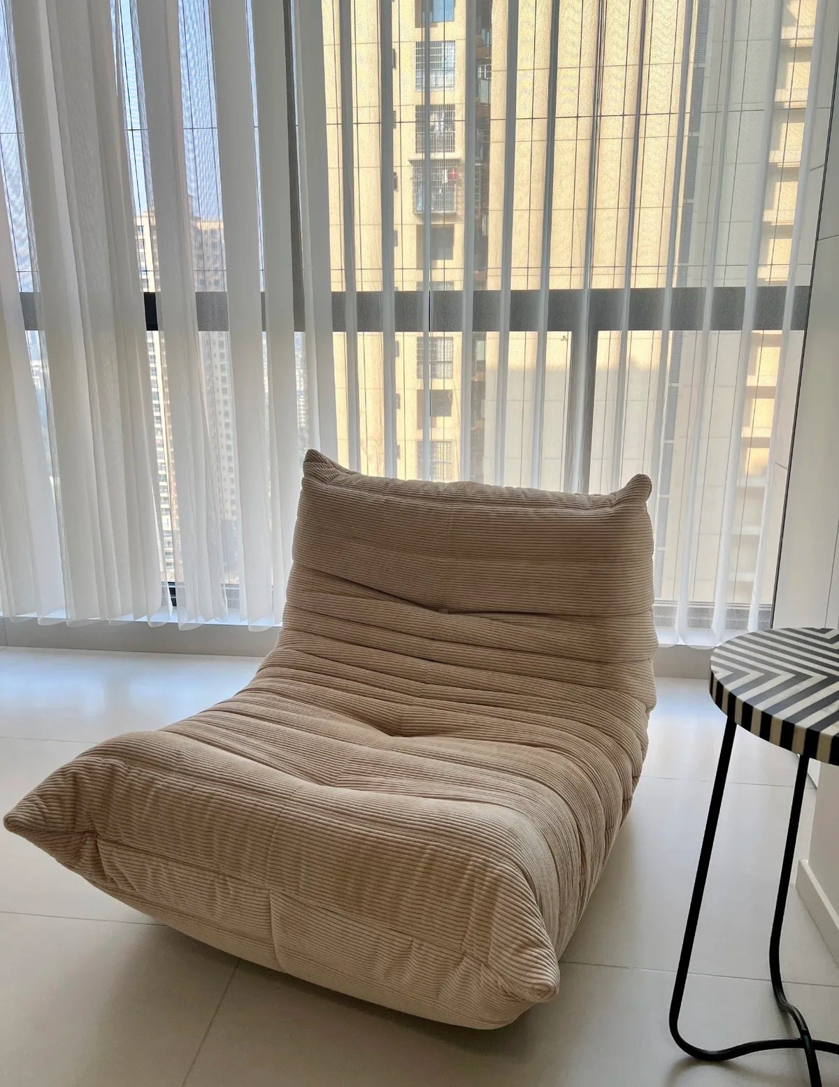 All the caterpillars you want are here. It's so comfortable to lie on the sofa after taking a shower. Everyone will fall in love