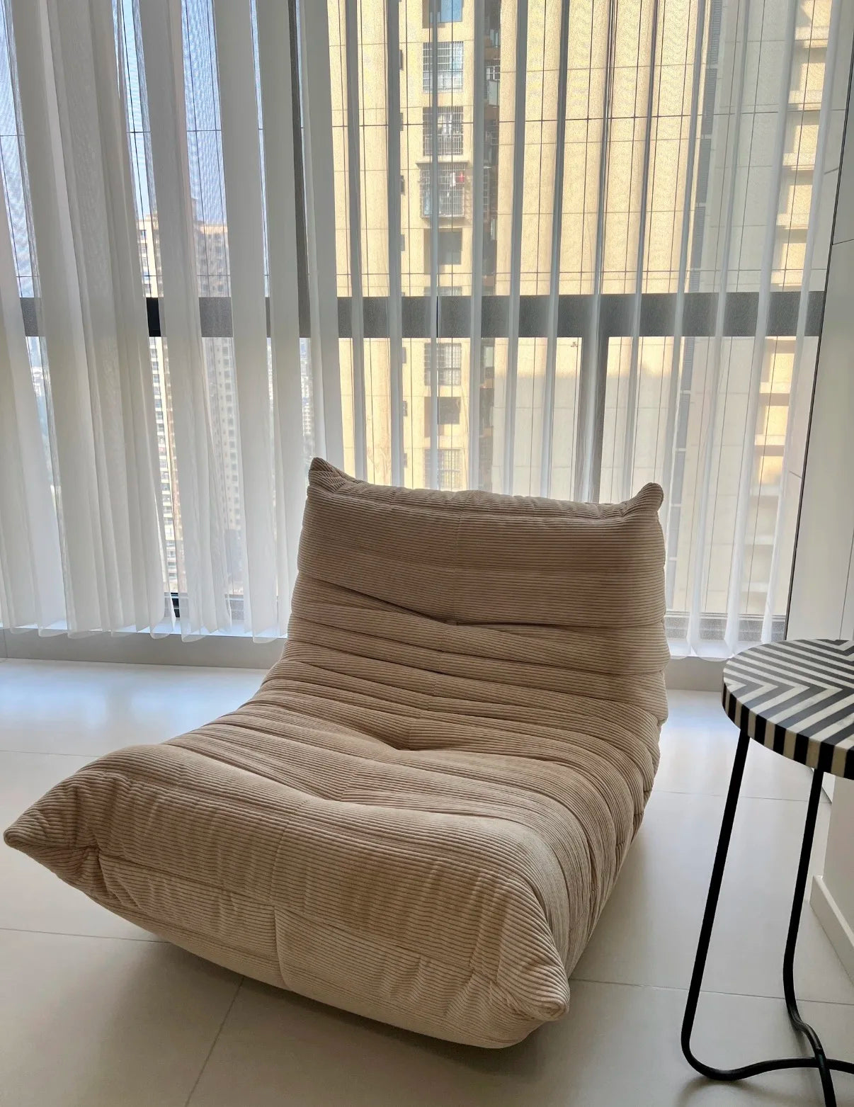 All the caterpillars you want are here. It's so comfortable to lie on the sofa after taking a shower. Everyone will fall in love