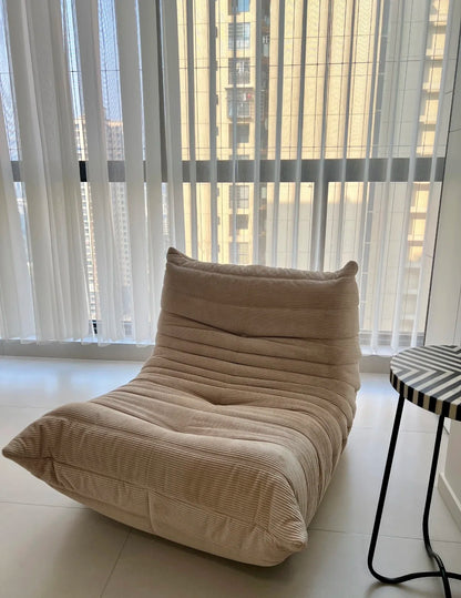 All the caterpillars you want are here. It's so comfortable to lie on the sofa after taking a shower. Everyone will fall in love