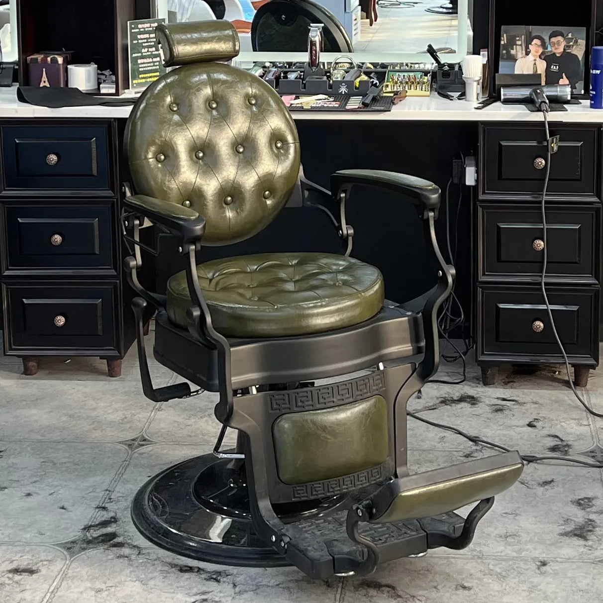 HT hairdressing special large chair barber shop hair cutting retro chair