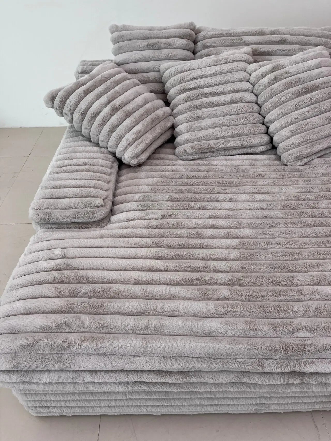 Thick Corduroy Cloud Living Room Sofa Customizable Sofa Extra Wide Suitable for Family Use Vacuum Compression Sofa Furniture