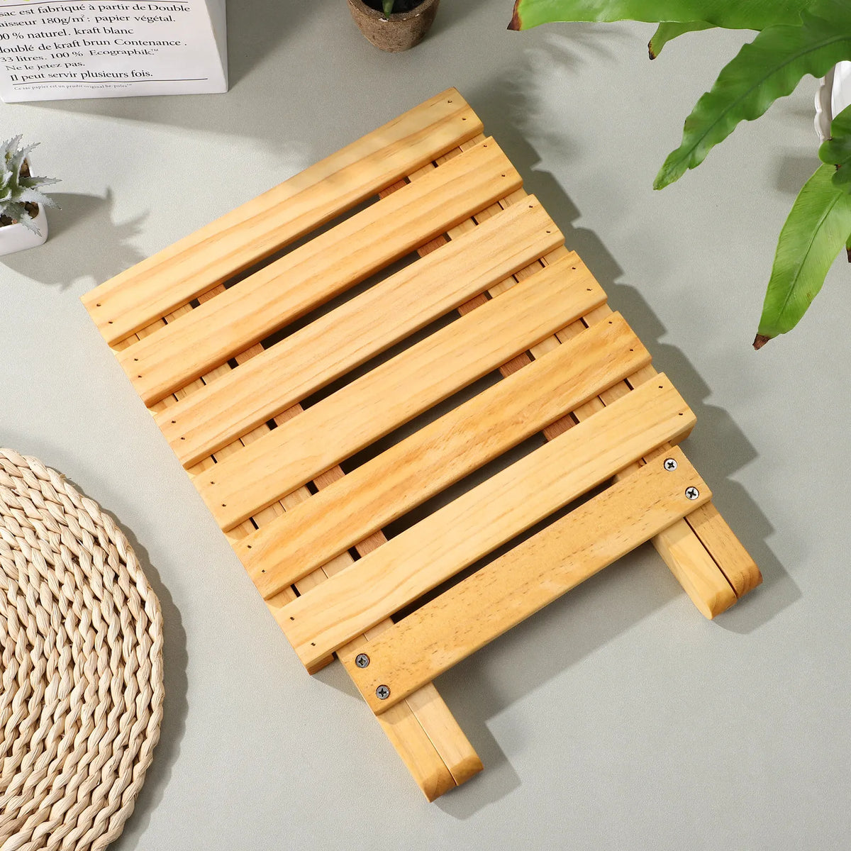 Folding Wooden Small Table Portable Outdoor Wine Table Stable Legs Simple Beautiful Design for Picnic Garden Party Serving Desk