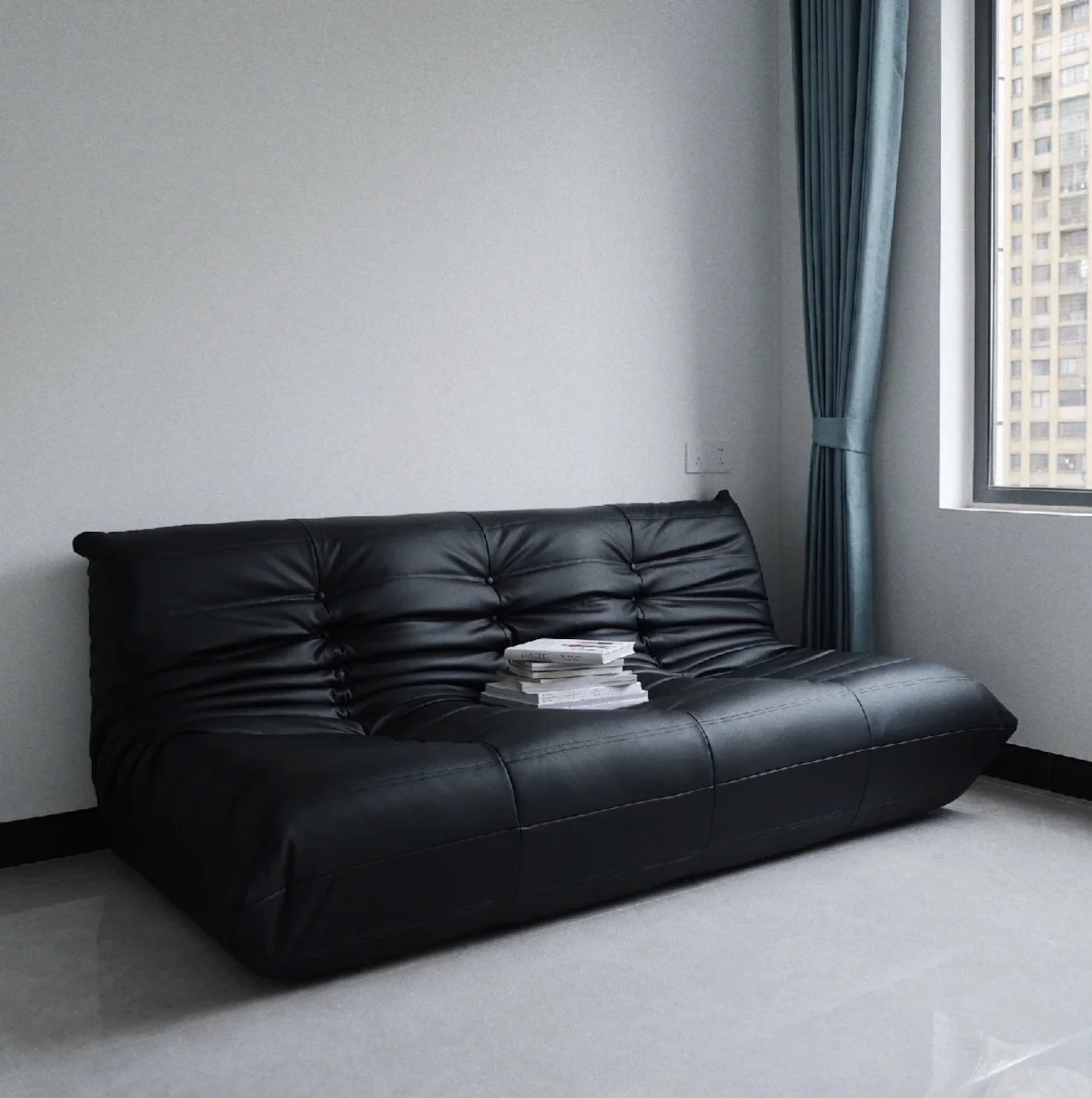 Genuine leather caterpillar sofa, fashionable, luxurious, high-end and atmospheric, can be used in living rooms, hotels, bedroom