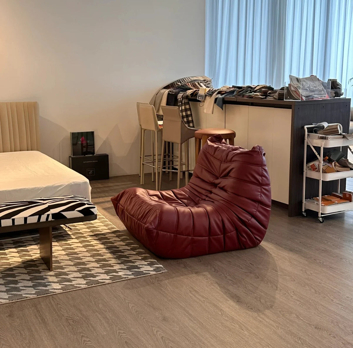Lazy sofa, togo caterpillar sofa, light luxury, simple Internet celebrity creative chair, suede freehand space recliner