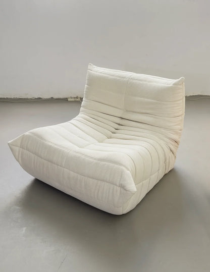 All the caterpillars you want are here. It's so comfortable to lie on the sofa after taking a shower. Everyone will fall in love