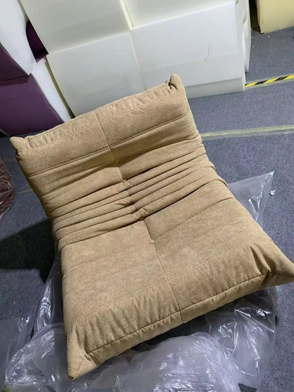 All the caterpillars you want are here. It's so comfortable to lie on the sofa after taking a shower. Everyone will fall in love