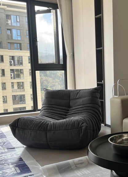 All the caterpillars you want are here. It's so comfortable to lie on the sofa after taking a shower. Everyone will fall in love