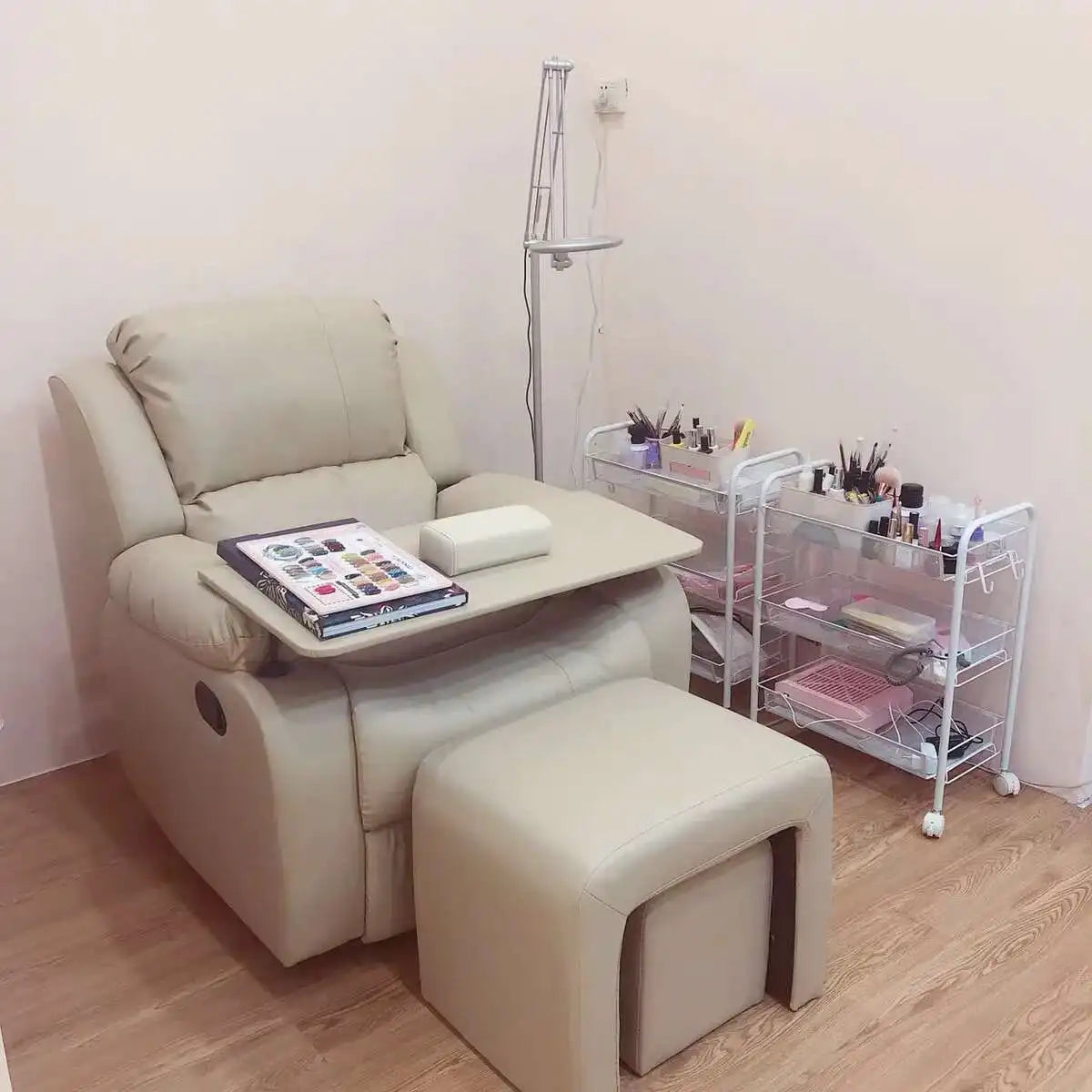 Folding Massage Bed Thai Beauty Equipment Chair Professional Table Salon Tattoo Portable Chiropractic Physiotherapy Beds Pilates