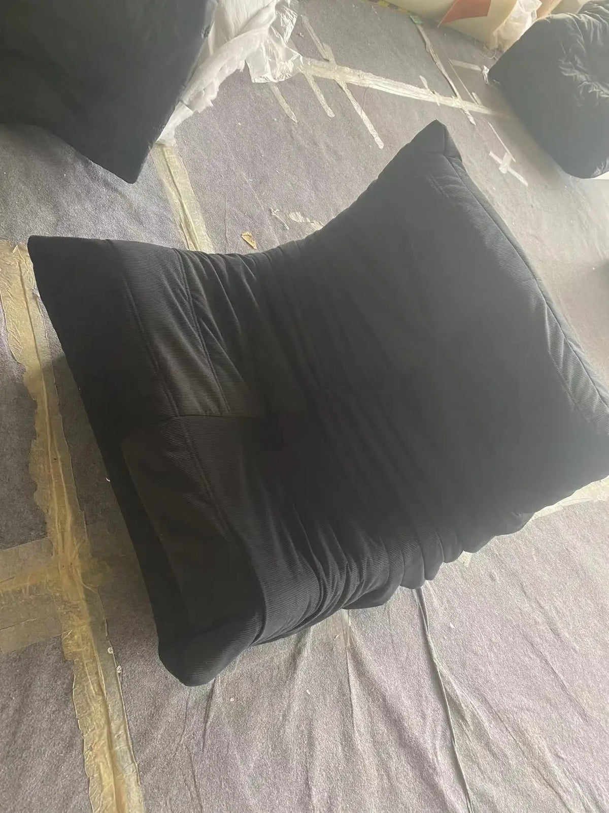 All the caterpillars you want are here. It's so comfortable to lie on the sofa after taking a shower. Everyone will fall in love