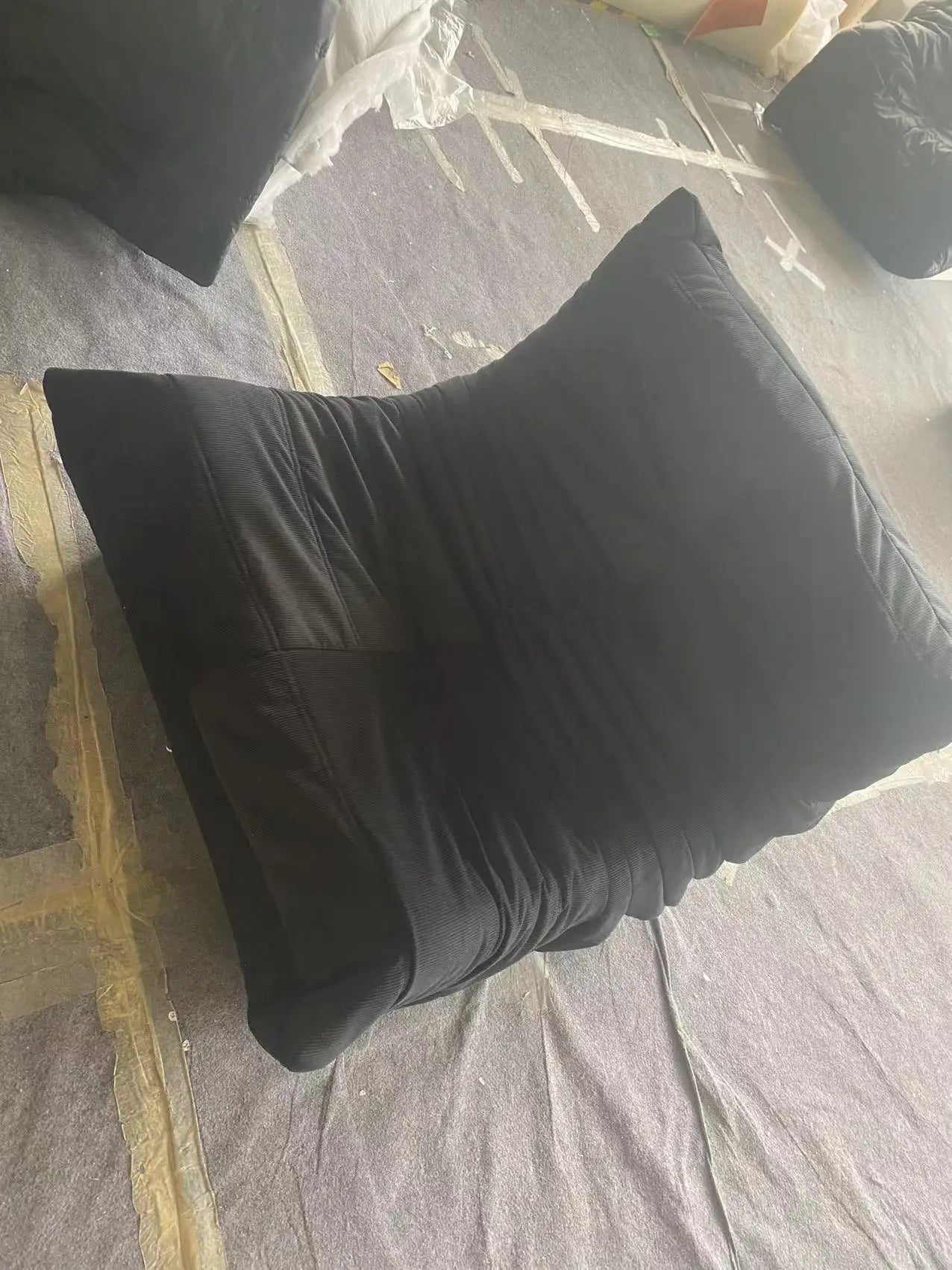 All the caterpillars you want are here. It's so comfortable to lie on the sofa after taking a shower. Everyone will fall in love