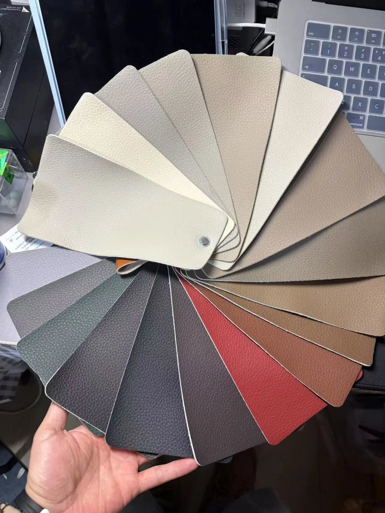 Two sofas, wife's favorite, daughter's favorite, the best seat for taking a shower, caterpillar sofa, luxury item Luxury has con