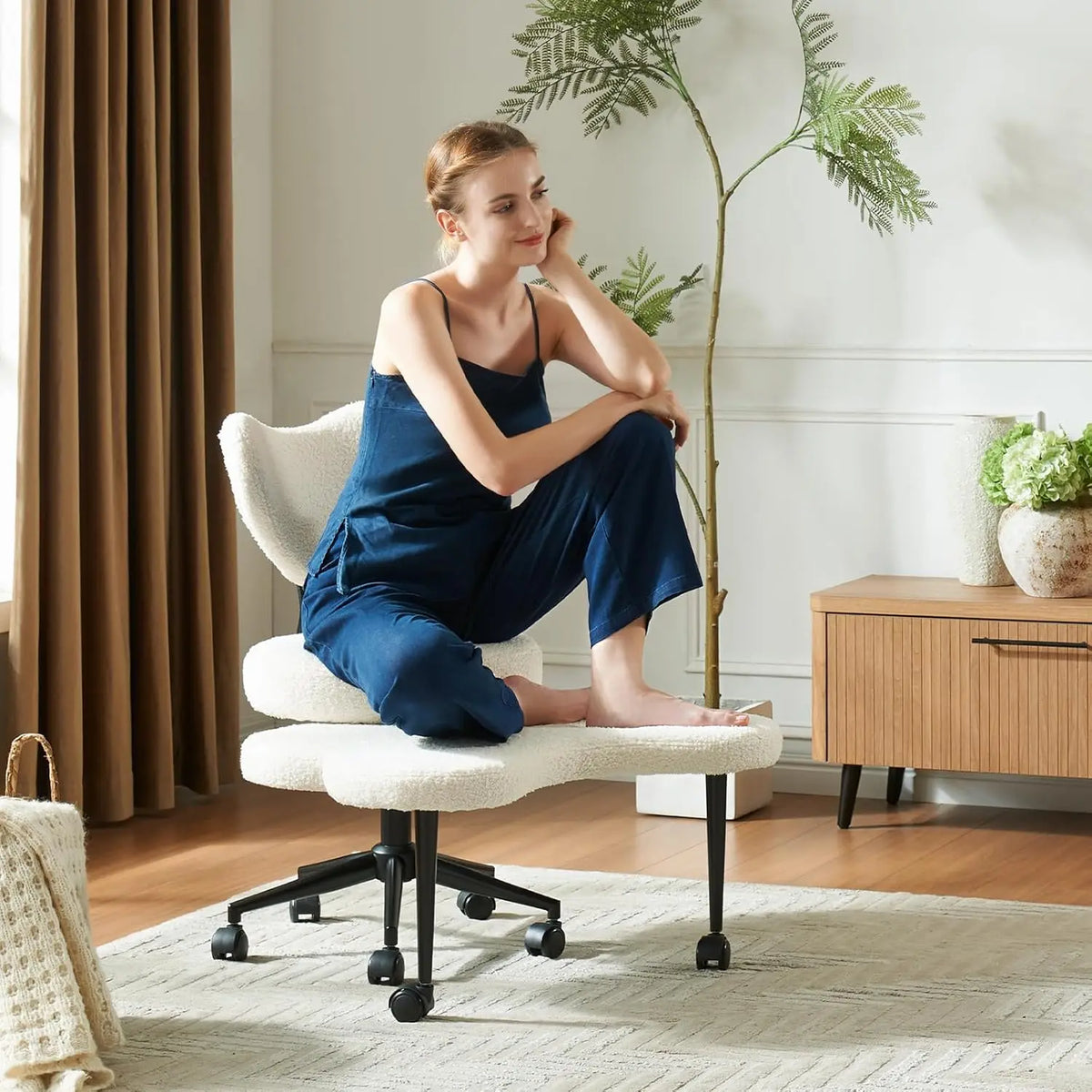Ergonomic Meditation Chair with Wheels, Height Adjustable Seat, 360° Swivel, Strong Lumbar Support, Teddy Fabric, Off White