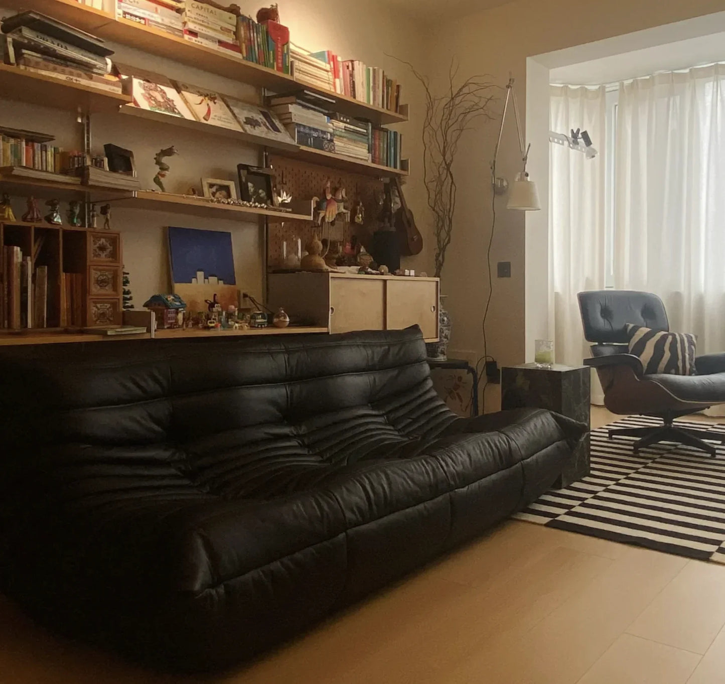 Genuine leather caterpillar sofa, fashionable, luxurious, high-end and atmospheric, can be used in living rooms, hotels, bedroom