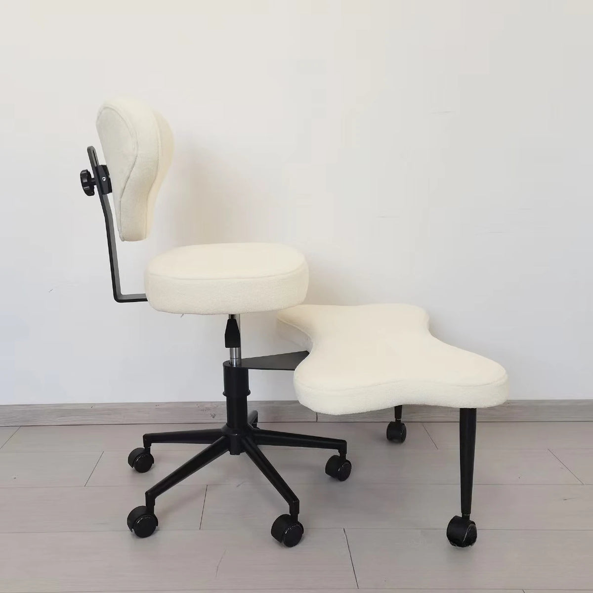 Ergonomic cross-leg office chair,360°rotating stool,height-adjustableseat,lumbar support,extremely comfortablemeditation chair,