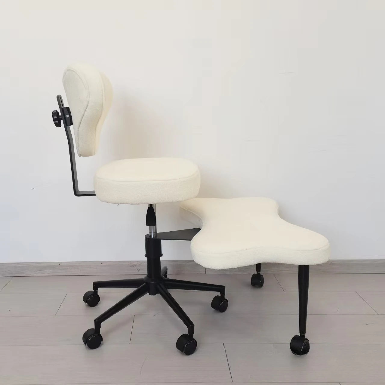 Ergonomic cross-leg office chair,360°rotating stool,height-adjustableseat,lumbar support,extremely comfortablemeditation chair,