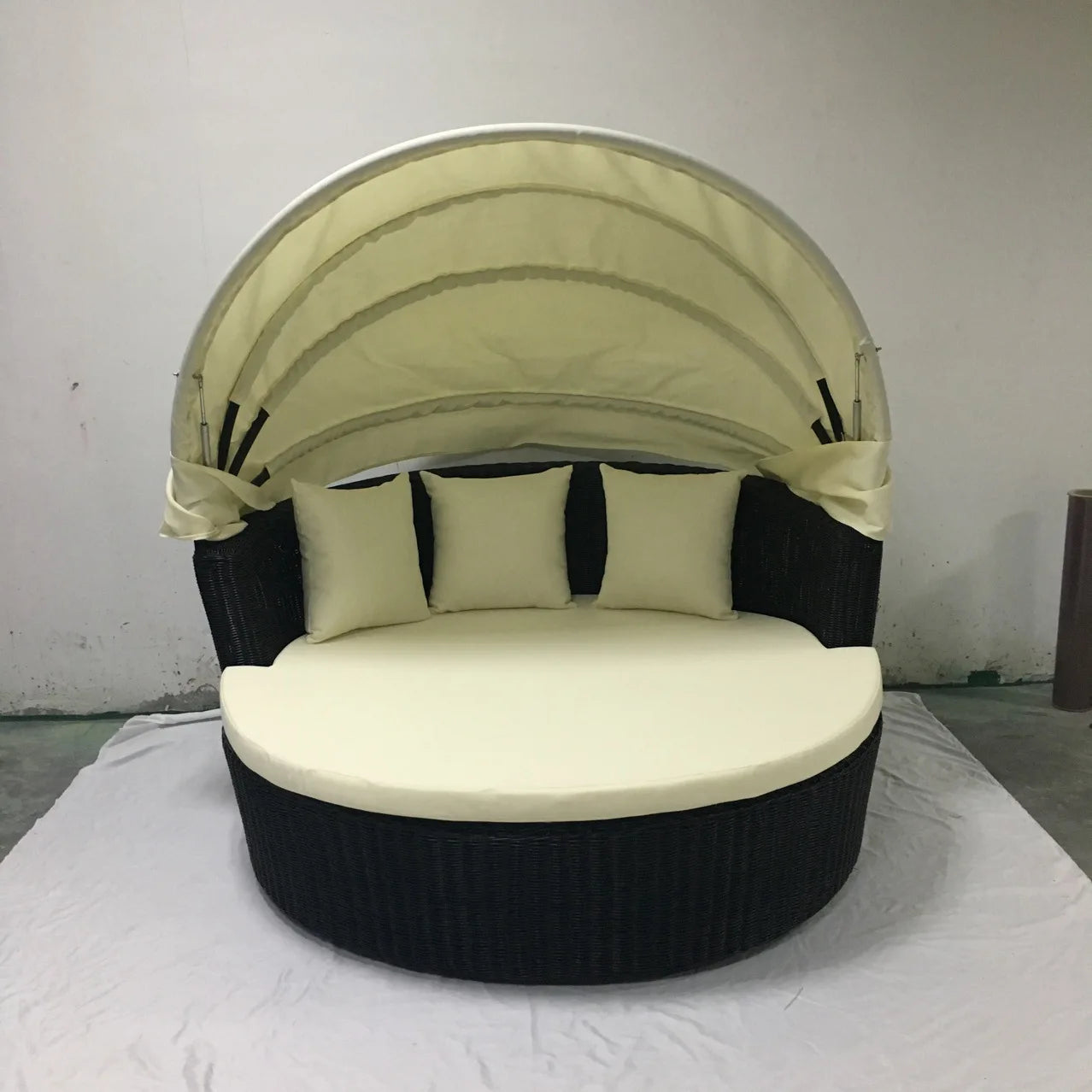 Outdoor courtyard Balcony Terrace Leisure lazy rattan sofa combination circular bed with canopy split round