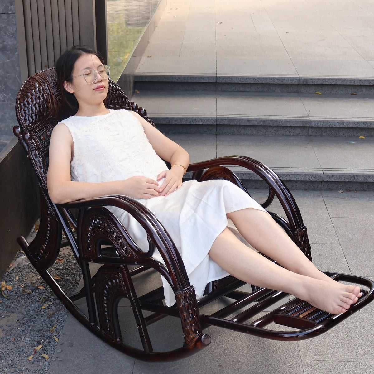 Manufacturers supply adult bedrooms, elderly rocking chairs, real rattan leisure balcony recliners