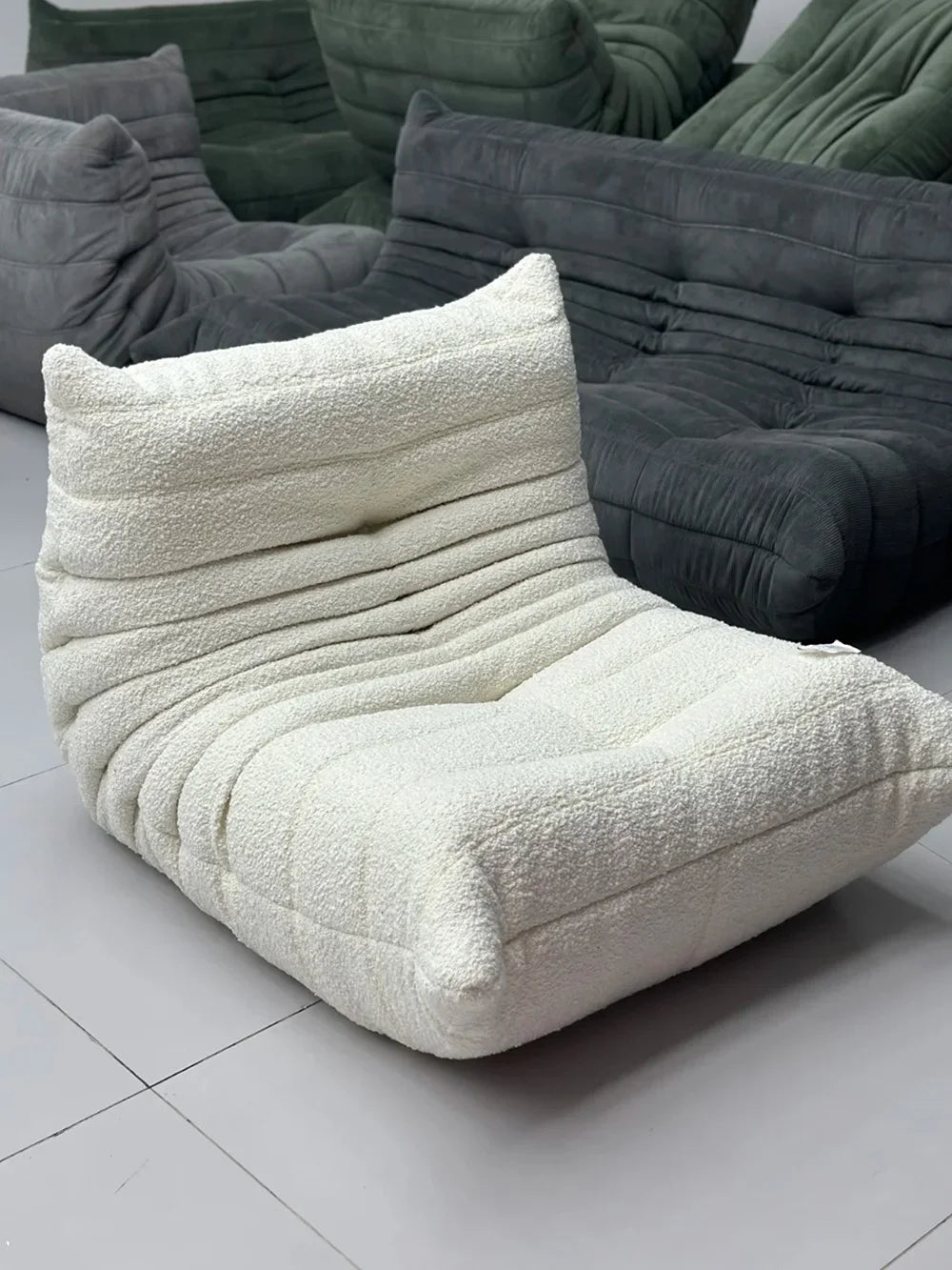 Single seat caterpillar sofa, stylish and luxurious, suitable for use in living rooms, bedrooms, hotels, and shopping malls