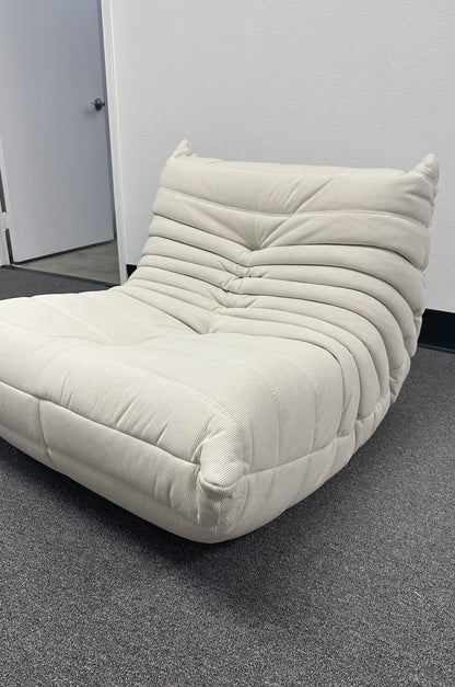 All the caterpillars you want are here. It's so comfortable to lie on the sofa after taking a shower. Everyone will fall in love