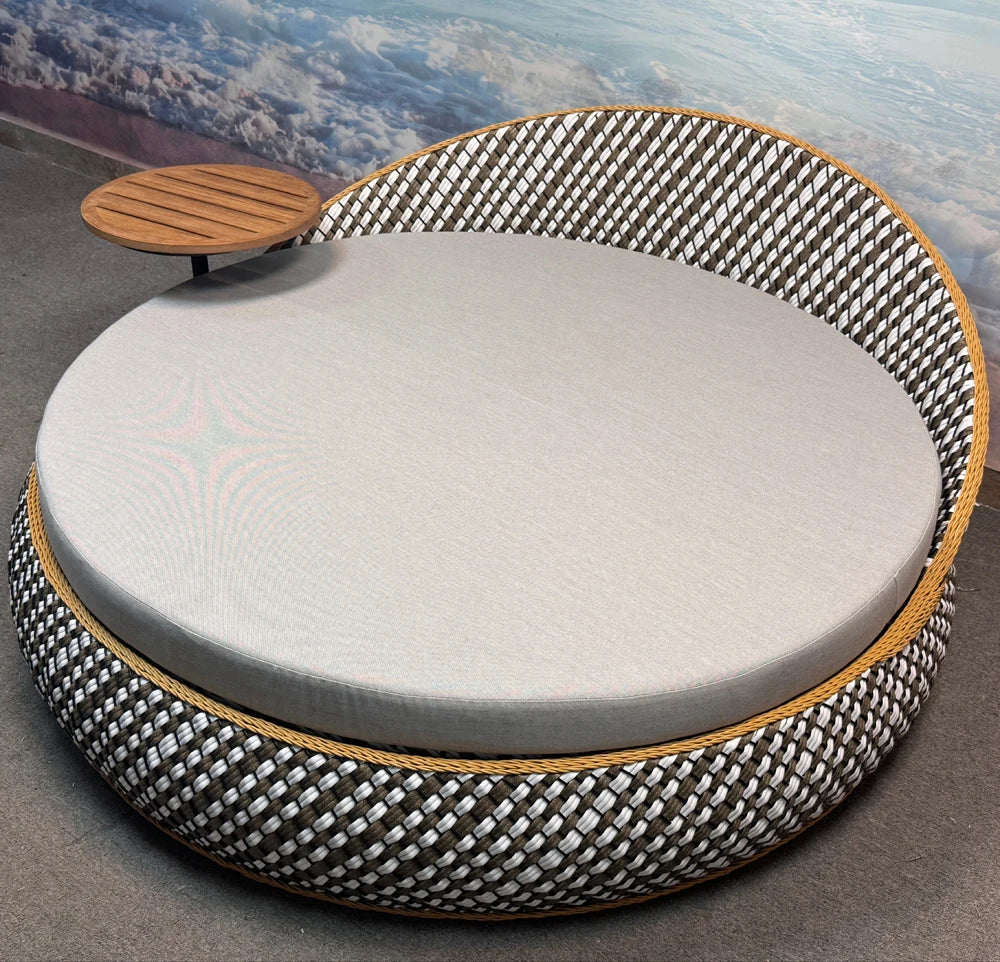Modern Waterproof Rattan Sofa Patio Furniture Outdoor Furniture Big Round Outdoor Rattan Sun Beds
