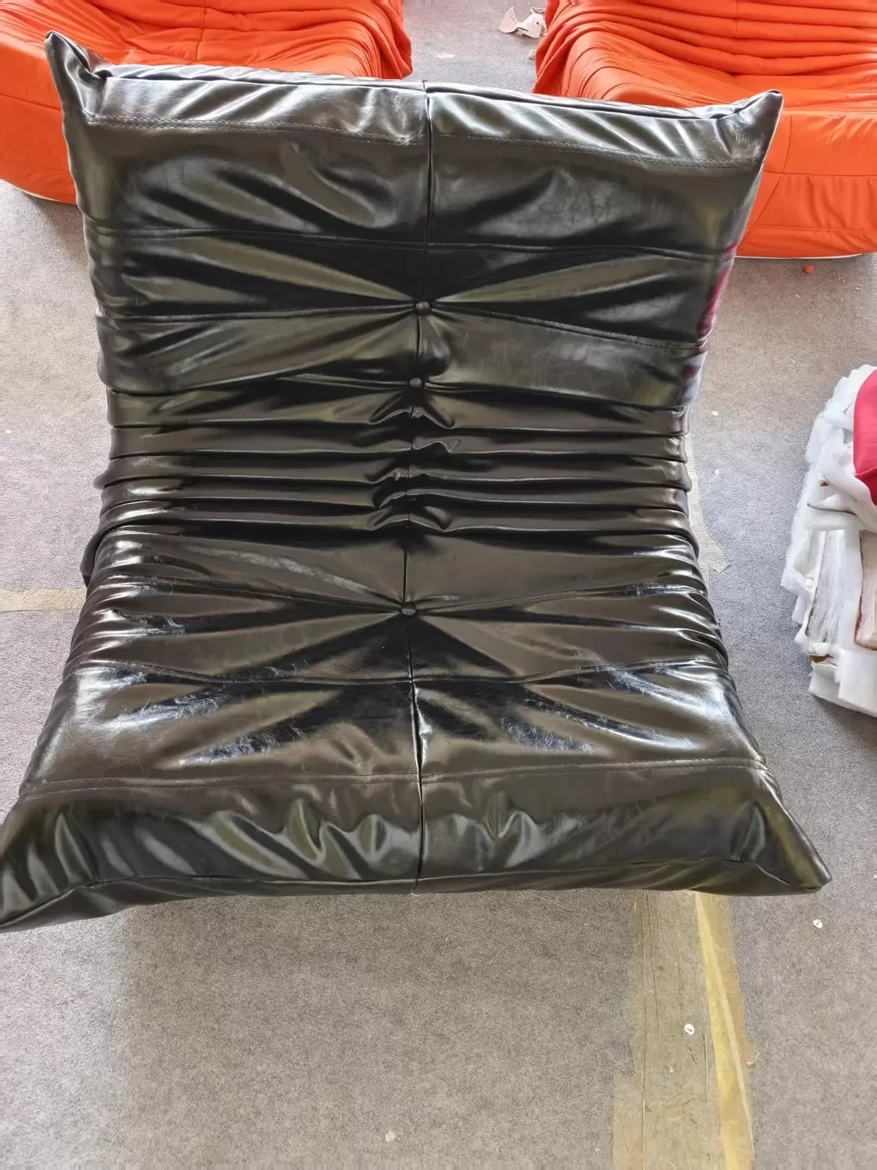 Oil wax leather caterpillar sofa, fashionable high-end atmosphere, living room, bedroom, shops and hotels can be used