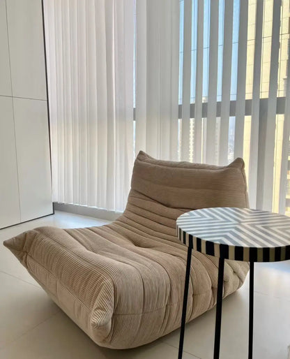 All the caterpillars you want are here. It's so comfortable to lie on the sofa after taking a shower. Everyone will fall in love