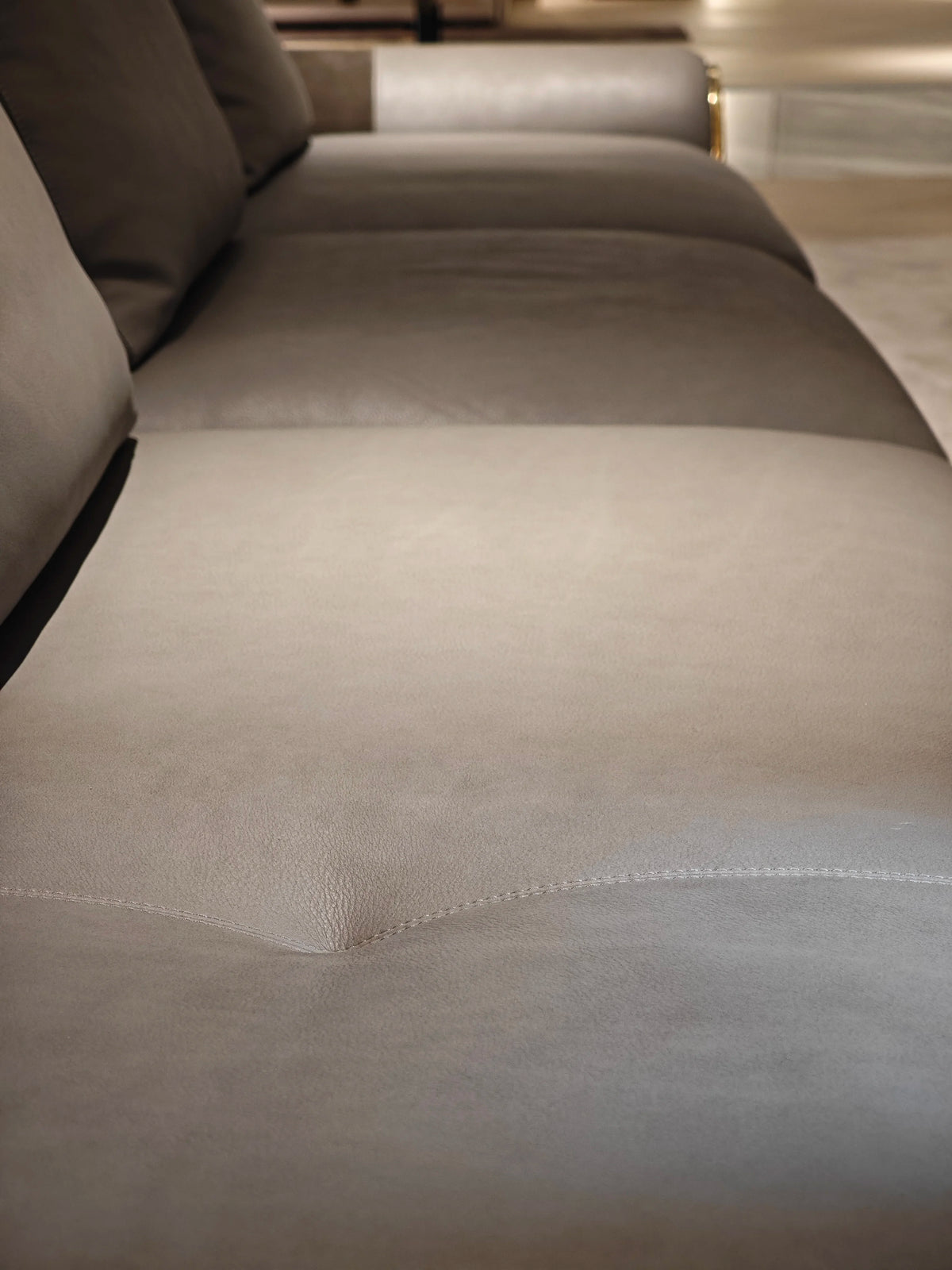 Modern European luxury villa split sofa can be customized living room modular set leather fabric wooden sponge