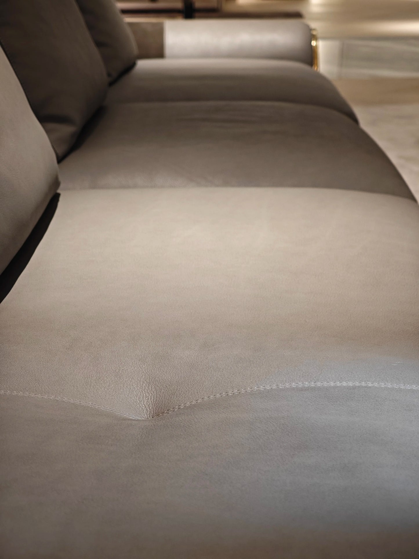 Modern European luxury villa split sofa can be customized living room modular set leather fabric wooden sponge