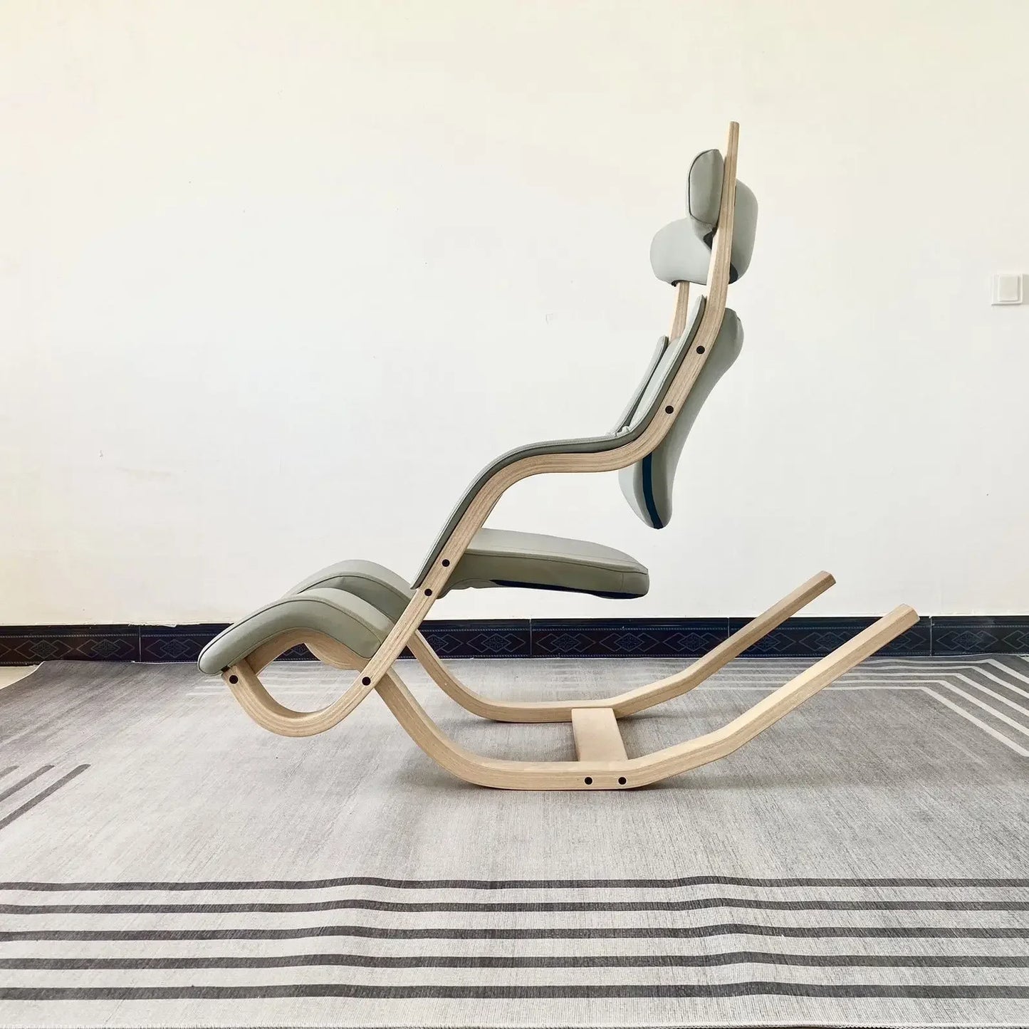 Gravity balance chair, European new living room bedroom multi-functional single sofa chair