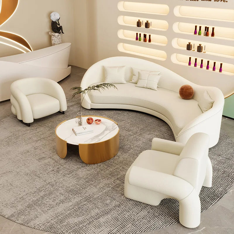 Canapé incurvé de forme spéciale crème vent, célébrité d'internet, magasin de vêtements irrégulier pour femmes, salon de beauté, zone de repos, canapé de réception