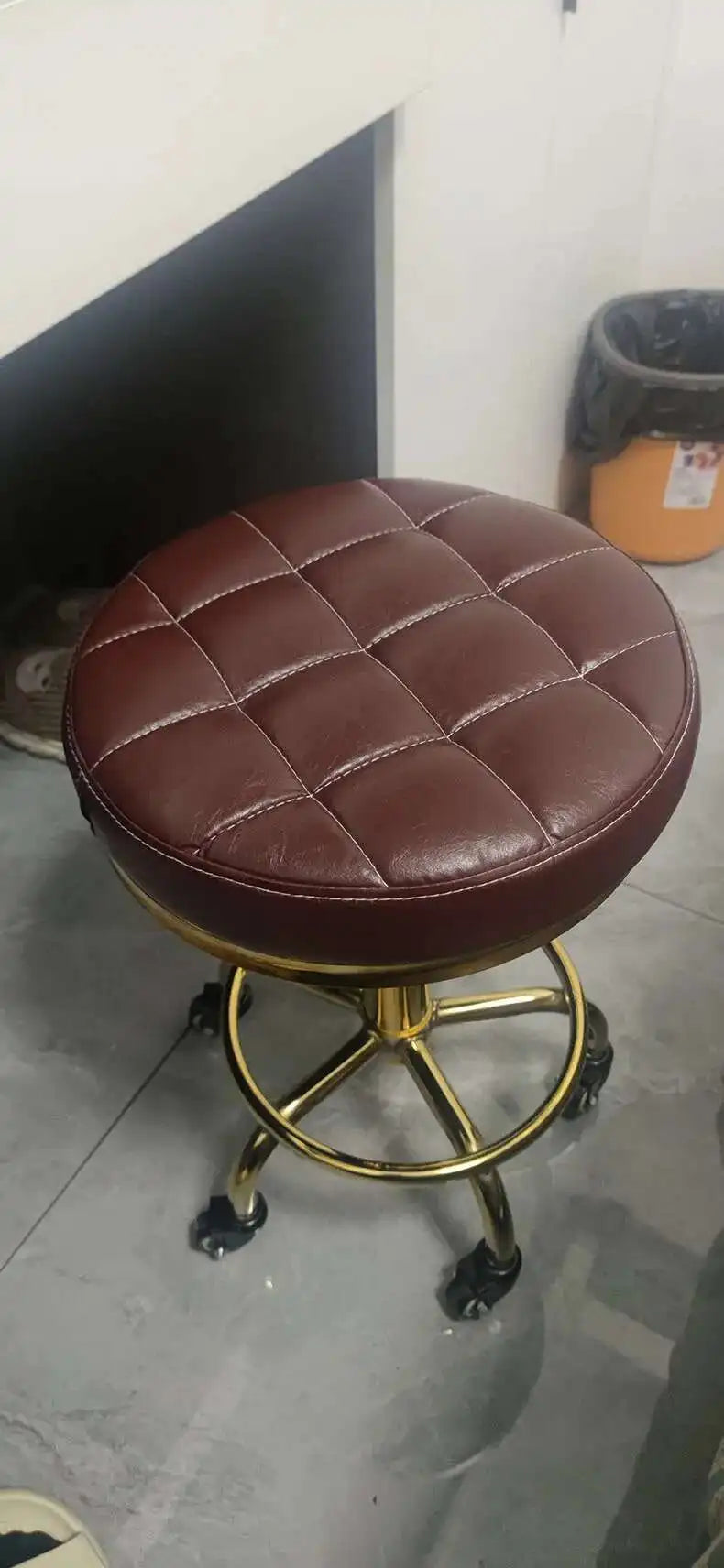 Luxury Rotating Barber Chair for Beauty Salon Modern Metal Movable Backrest Office Chairs Creative Salon Chair for Hair Salon