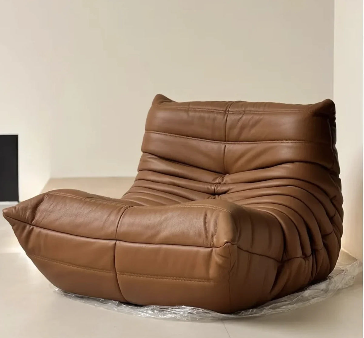 Single seat caterpillar sofa, stylish and luxurious, suitable for use in living rooms, bedrooms, hotels, and shopping malls