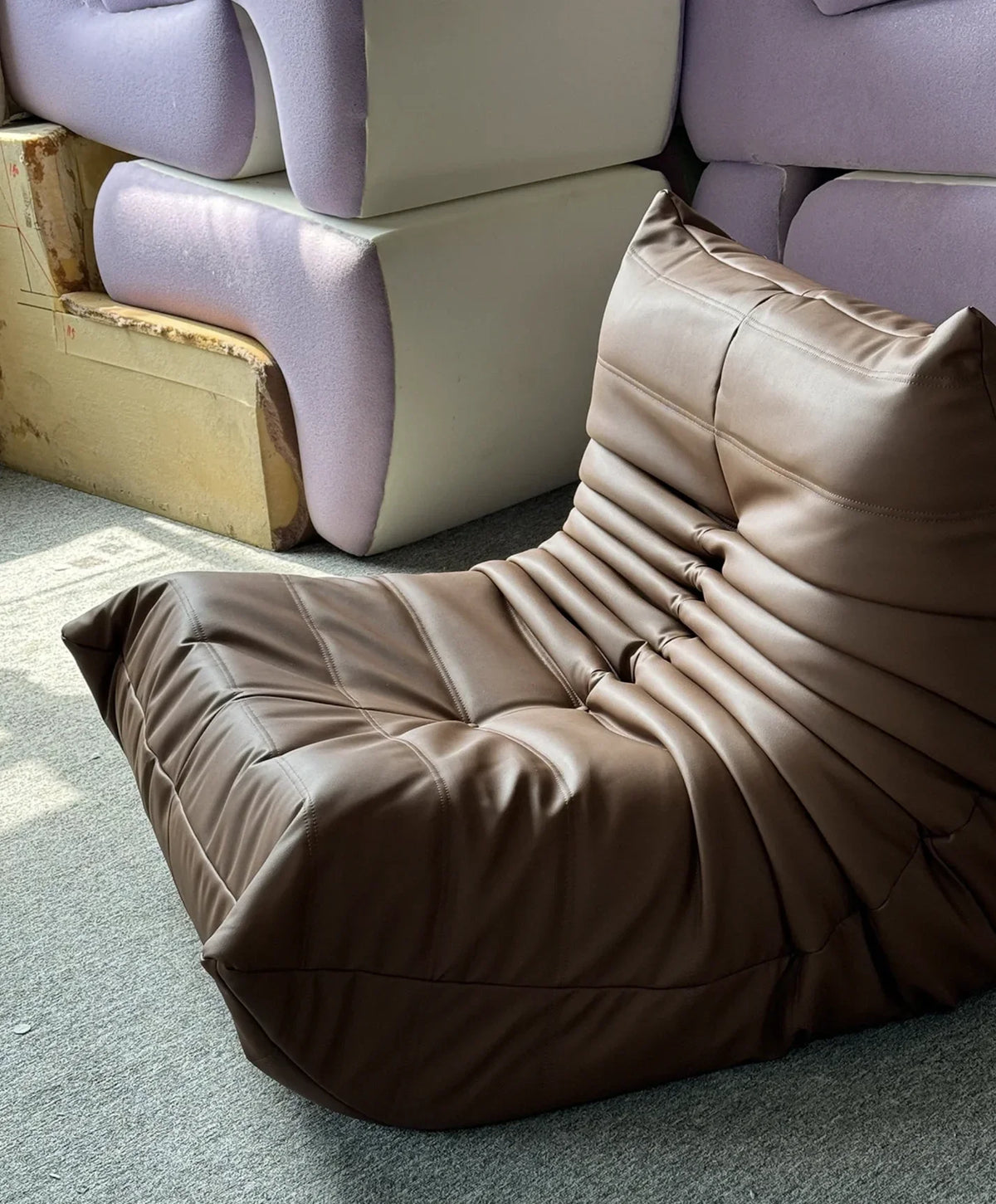 Single seat caterpillar sofa, stylish and luxurious, suitable for use in living rooms, bedrooms, hotels, and shopping malls