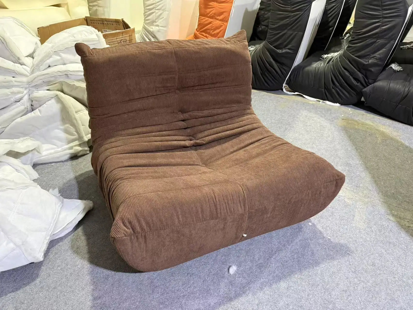 All the caterpillars you want are here. It's so comfortable to lie on the sofa after taking a shower. Everyone will fall in love