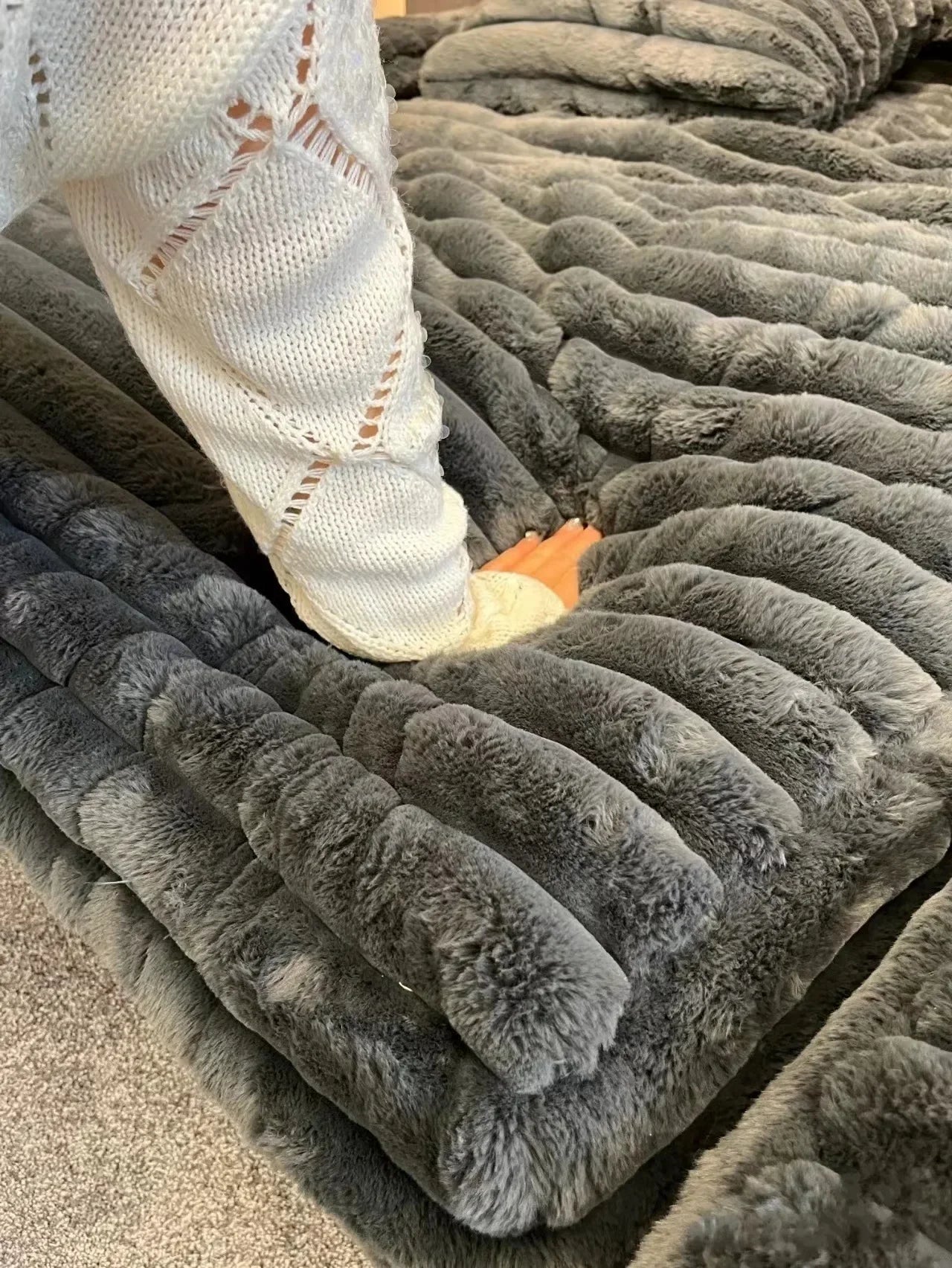 Modern Lazy Sofa Thick Corduroy Cloud Design Extra Wide Seat Depth Vacuum Compressed Packaging Easily Create a Cozy Corner